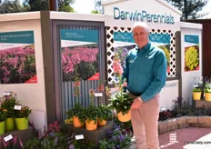 Karl Batschke of Darwin Perennials presenting Digitalis Arctic Fox Rose. “This hybrid Digitalis offers winter hardiness for northern growers (Hardy zone 5a-9a) and summer-long flowering for southern growers.”